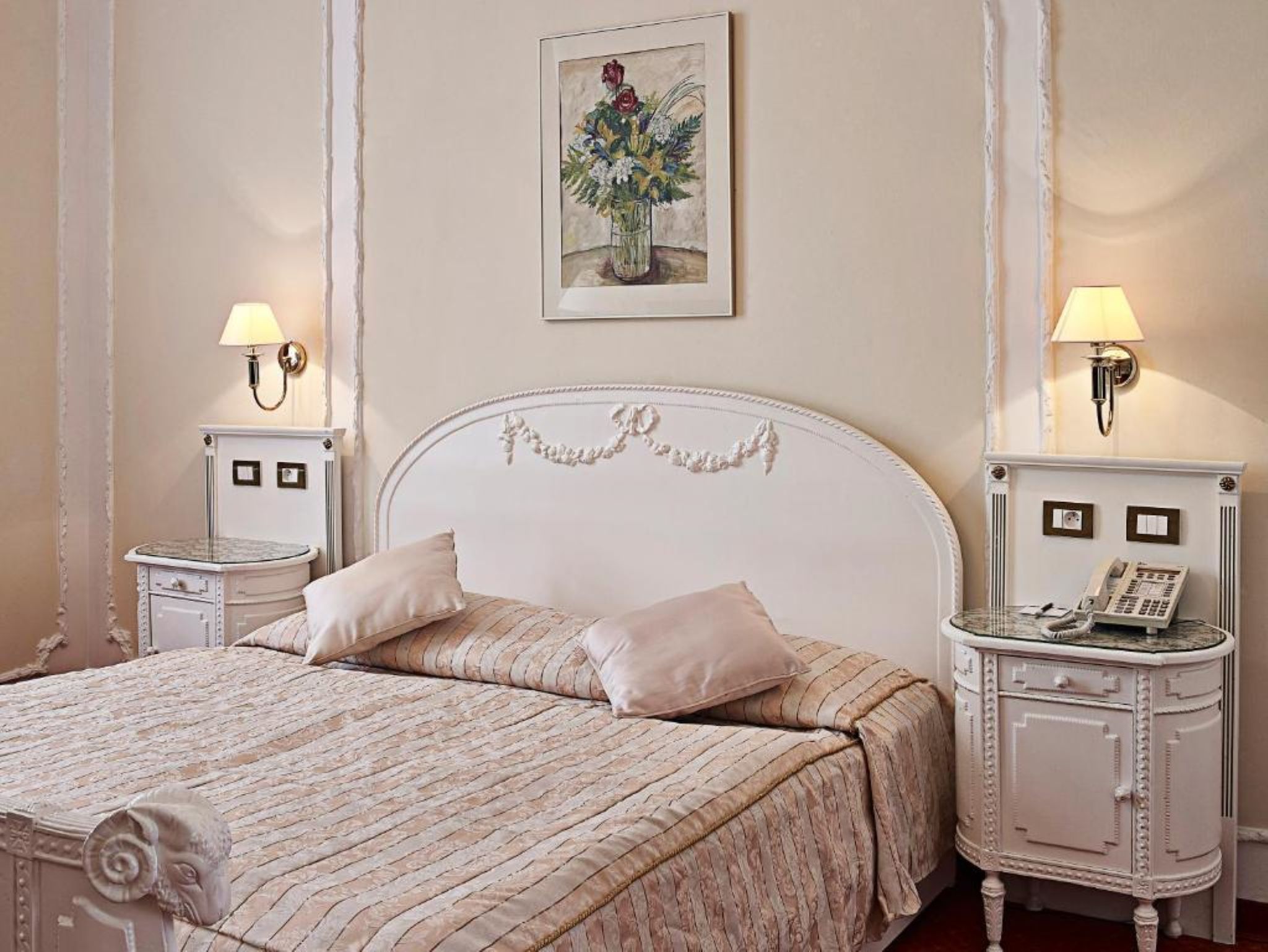 DOUBLE ROOM