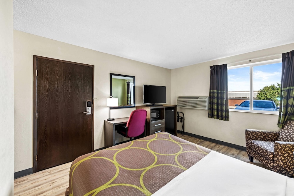 Super 8 By Wyndham Independence Kansas City 26/55