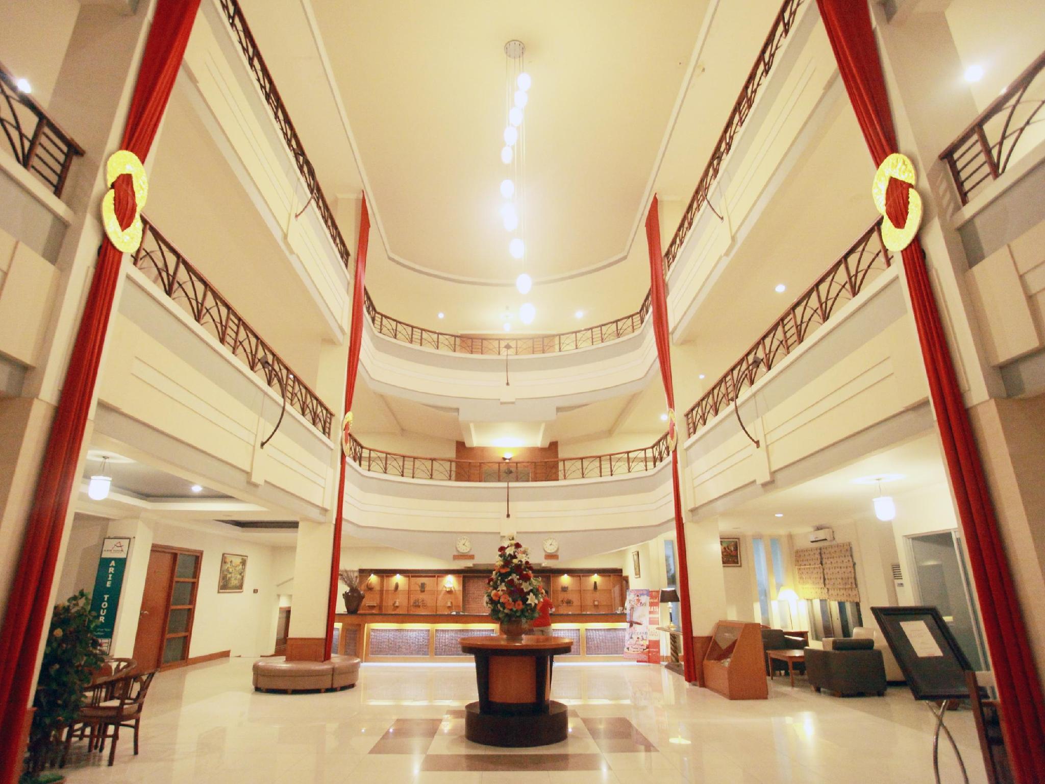 Plaza Tegal By Horison 9/37