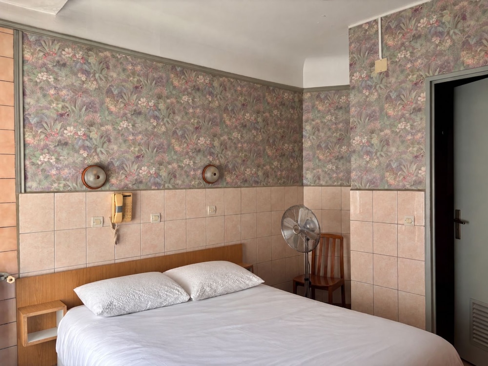 Hotel de la Comete 58/100