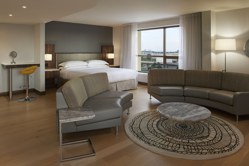 Hilton Toronto Airport Hotel & Suites 43/79