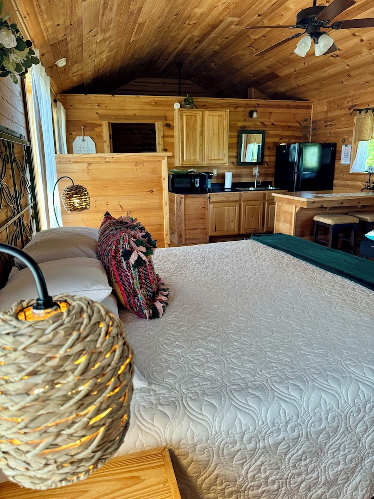 Luxury, Cabin, King Bed, Hill View, Hot Tub، City on a Hill at Spring Creek 6/7