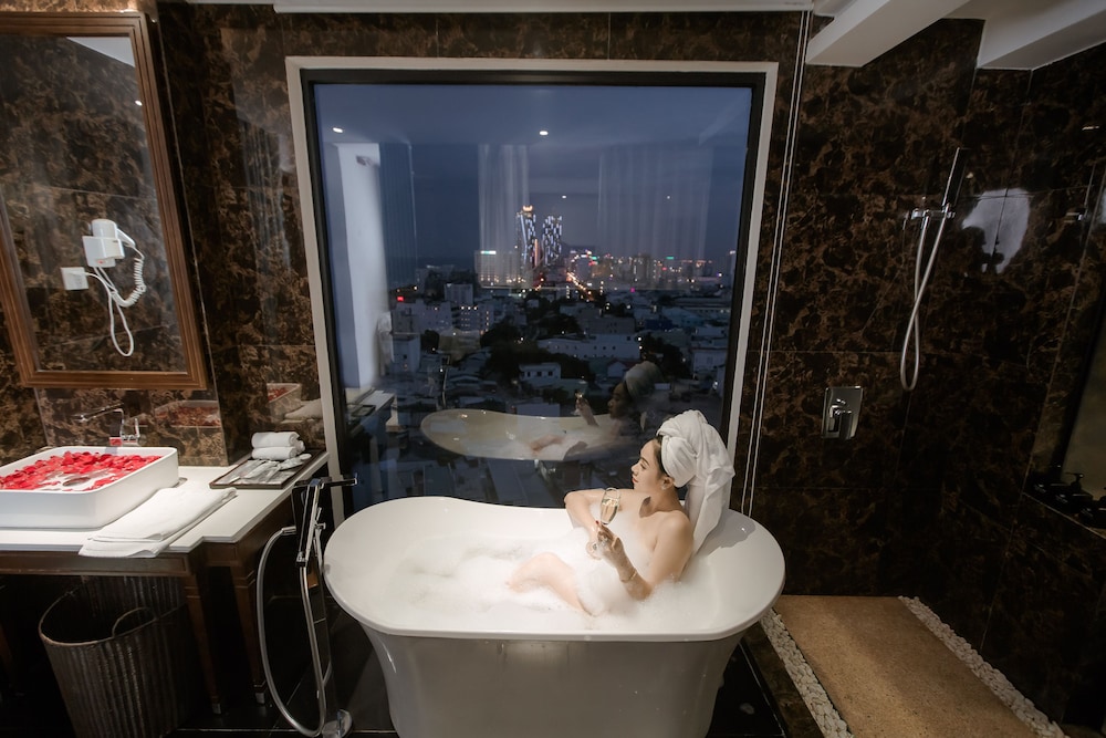 Adaline Hotel & Suite 51/62