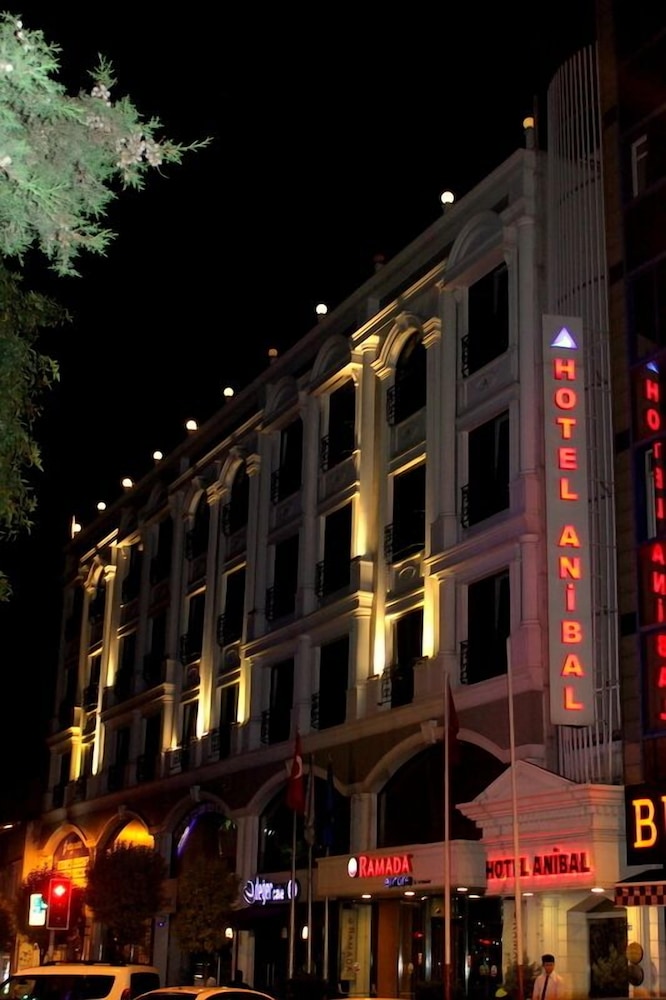 Anibal Hotel 4/38