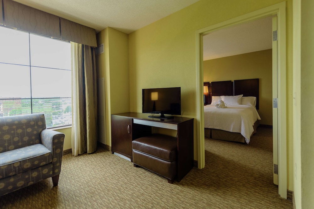 Embassy Suites by Hilton Minneapolis North 44/72