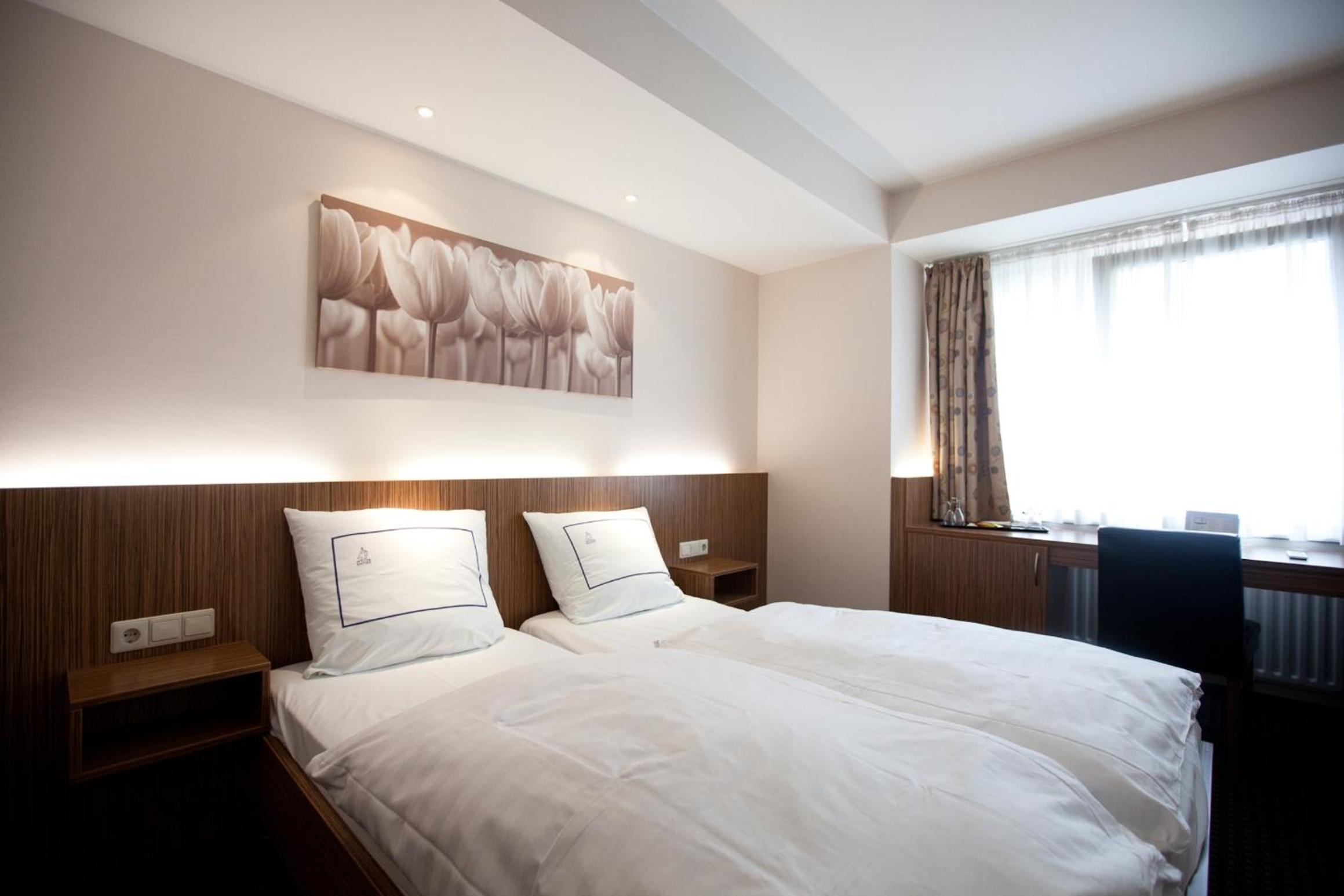 EMPIRE HOTEL 14/55