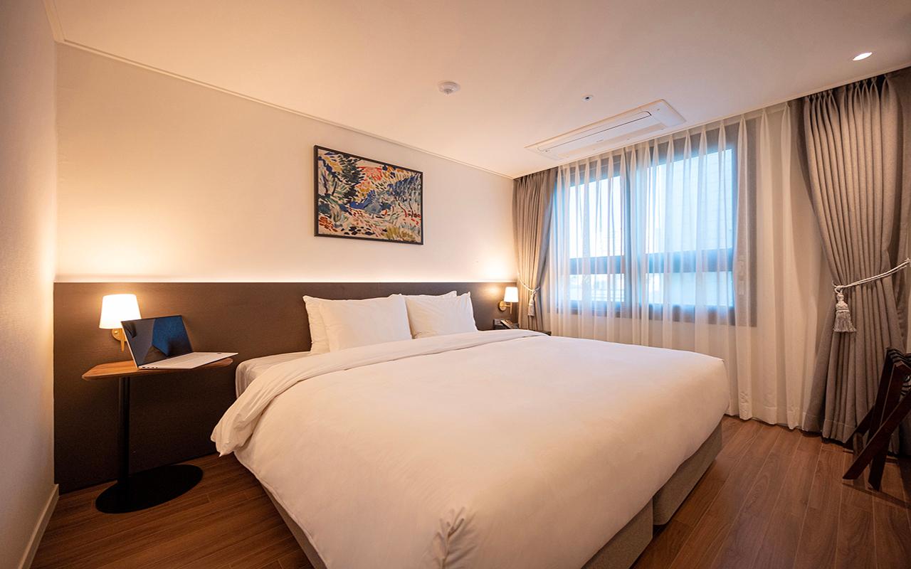 Special, Hollywood, King Bed