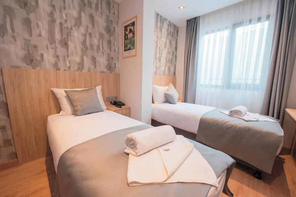 Mahya Hotel 7/25