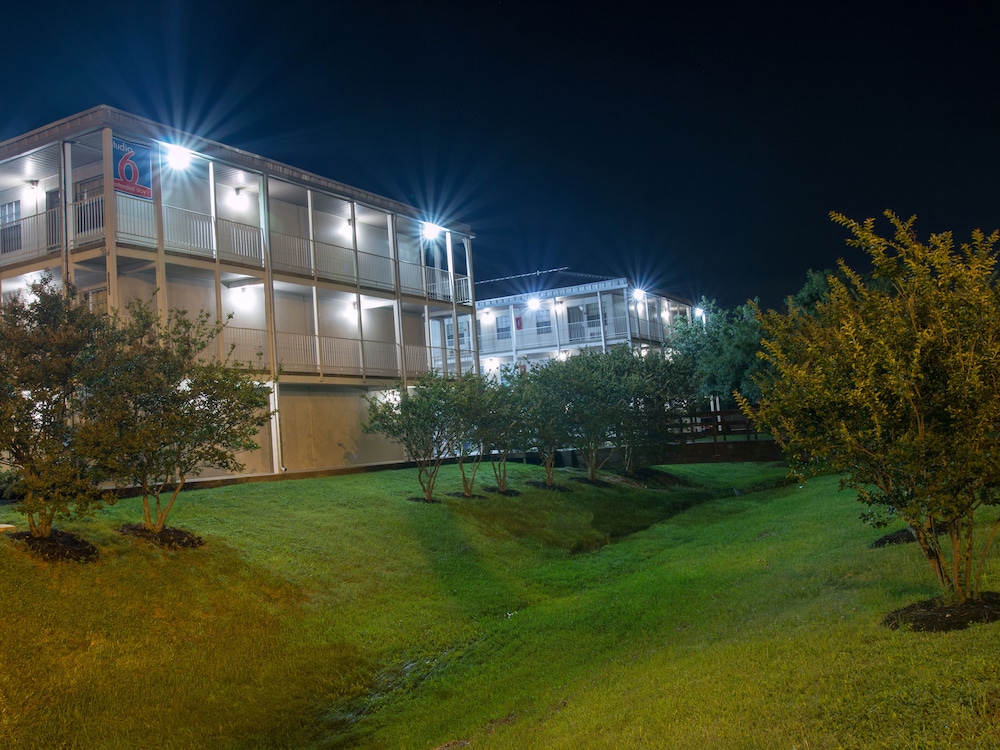 Studio6 San Antonio, TX - Lackland AFB 50/59