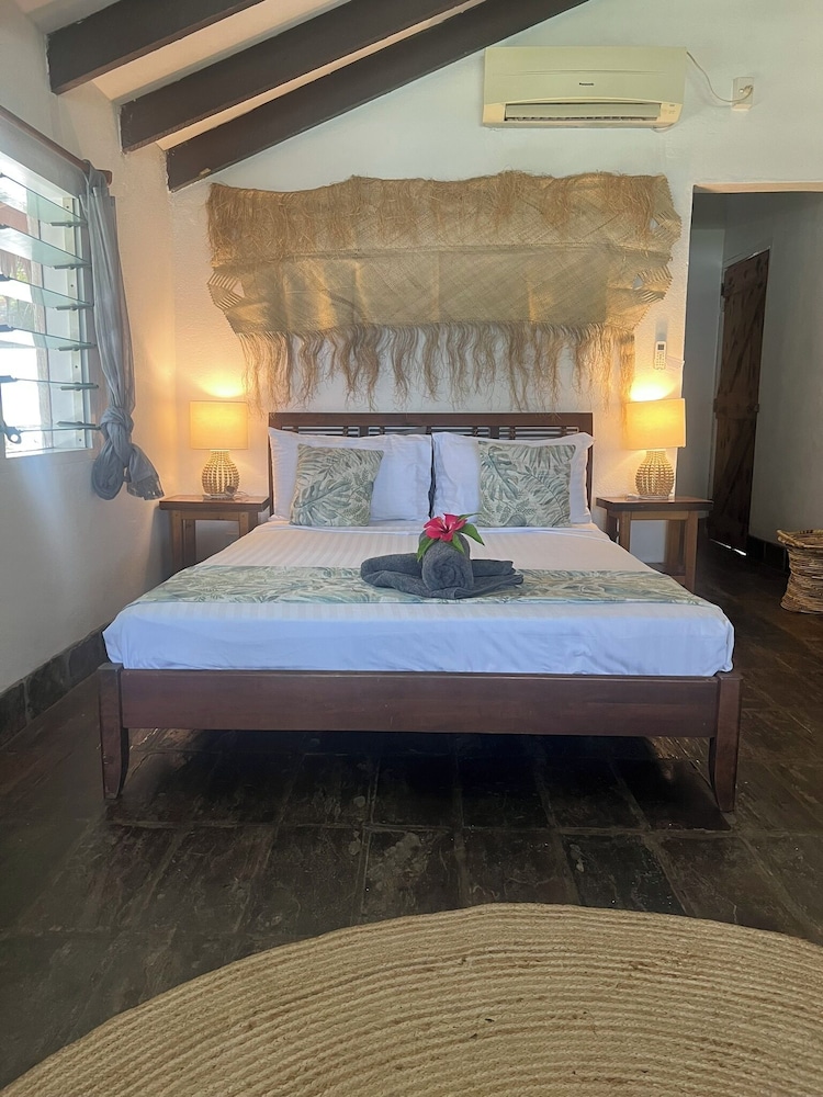 Deco Stop Lodge 18/49