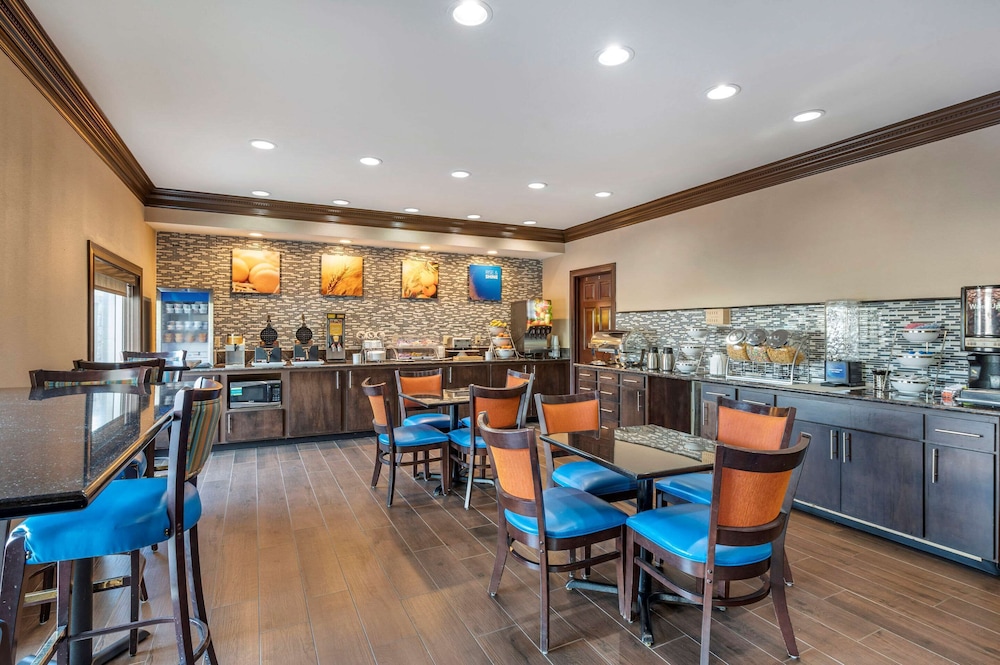 Comfort Inn & Suites Cincinnati Uptown Clifton 32/45