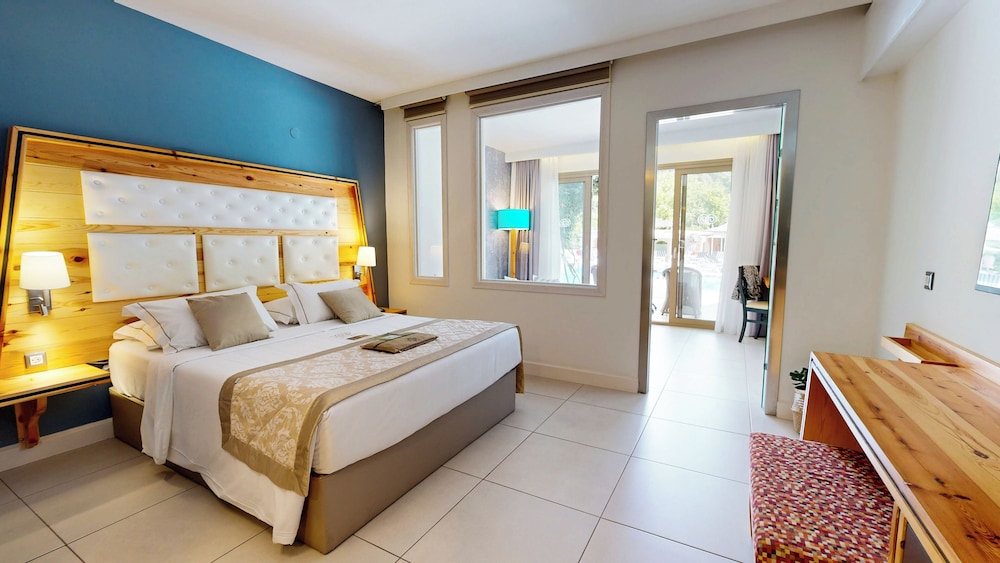 ARMONIA, SUITE, POOL VIEW