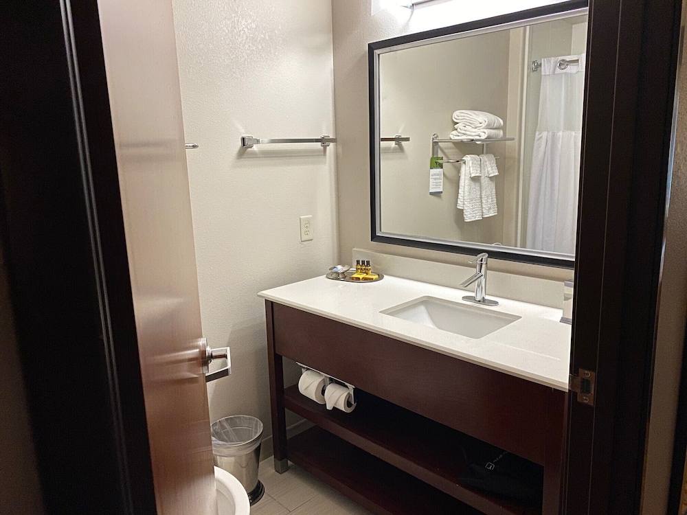 City Express by Marriott Spring 17/48