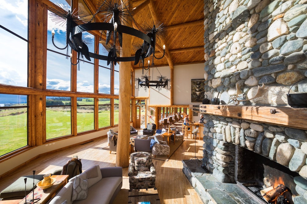 FIORDLAND LODGE 52/72