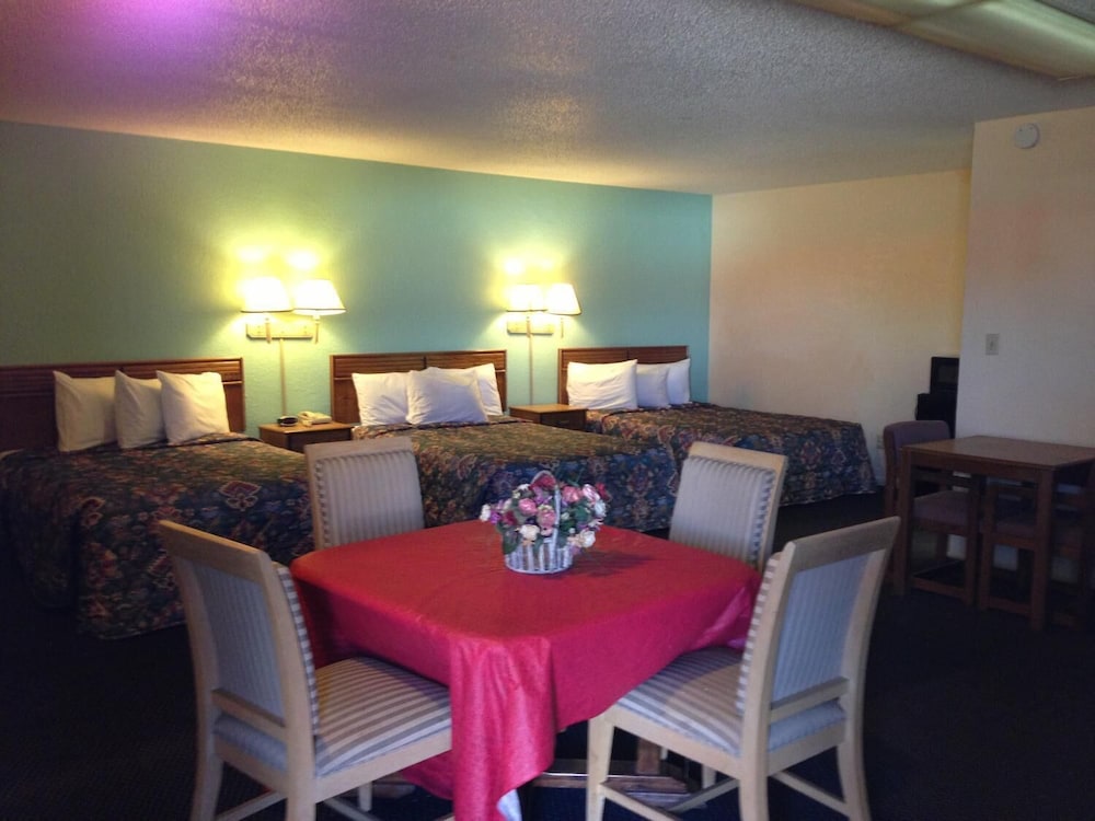 Super 7 Inn Siloam Springs 43/52