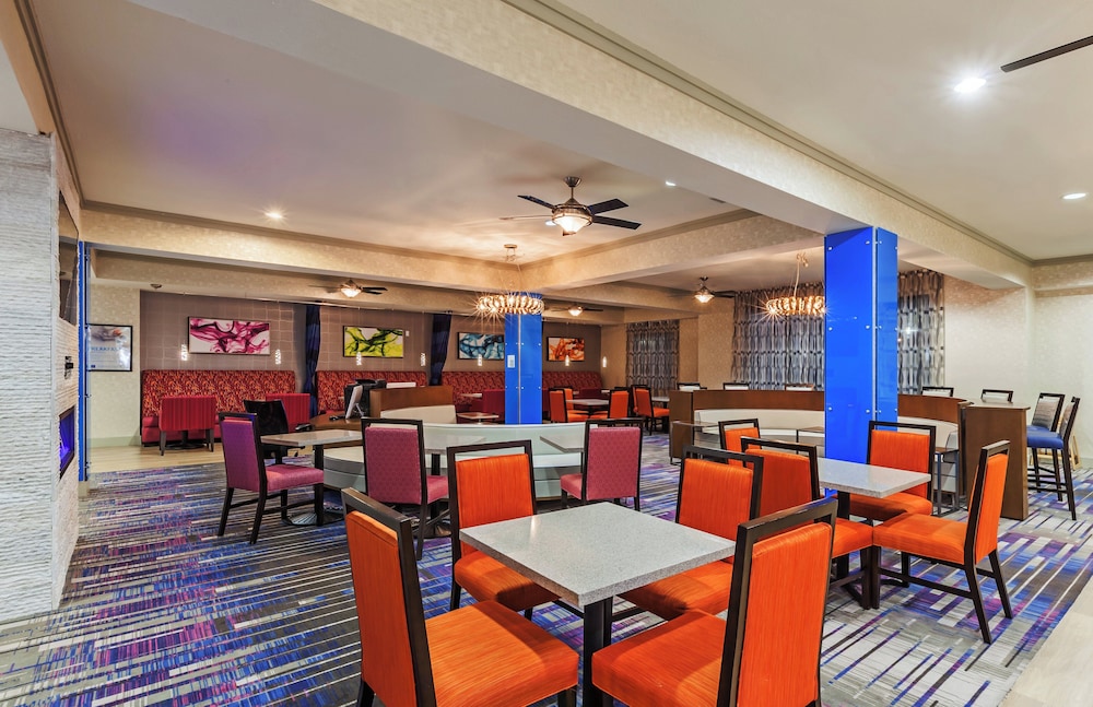 Holiday Inn Express Hotel And Suites Houston East 33/50