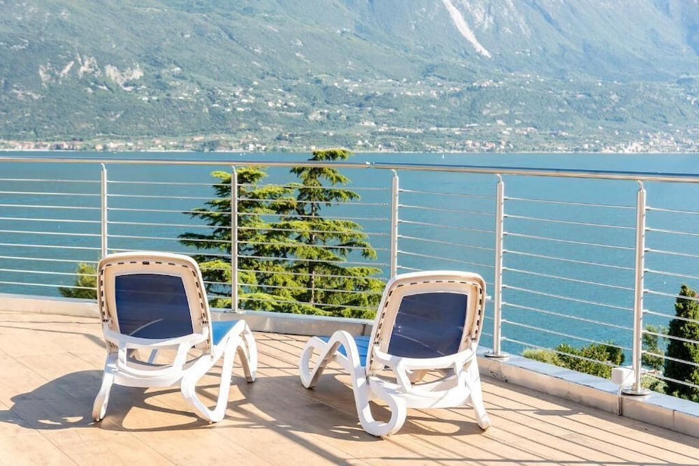 Hotel Sogno Del Benaco 43/63