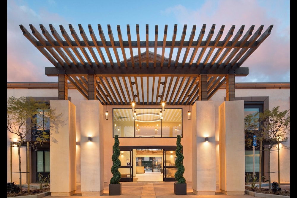 The Cove Hotel, Ascend Hotel Collection 5/67