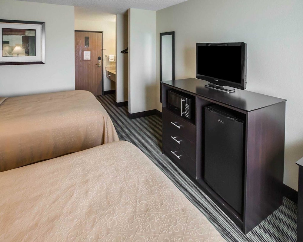 Quality Inn Chesterton near Indiana Dunes National Park I 94 7/41