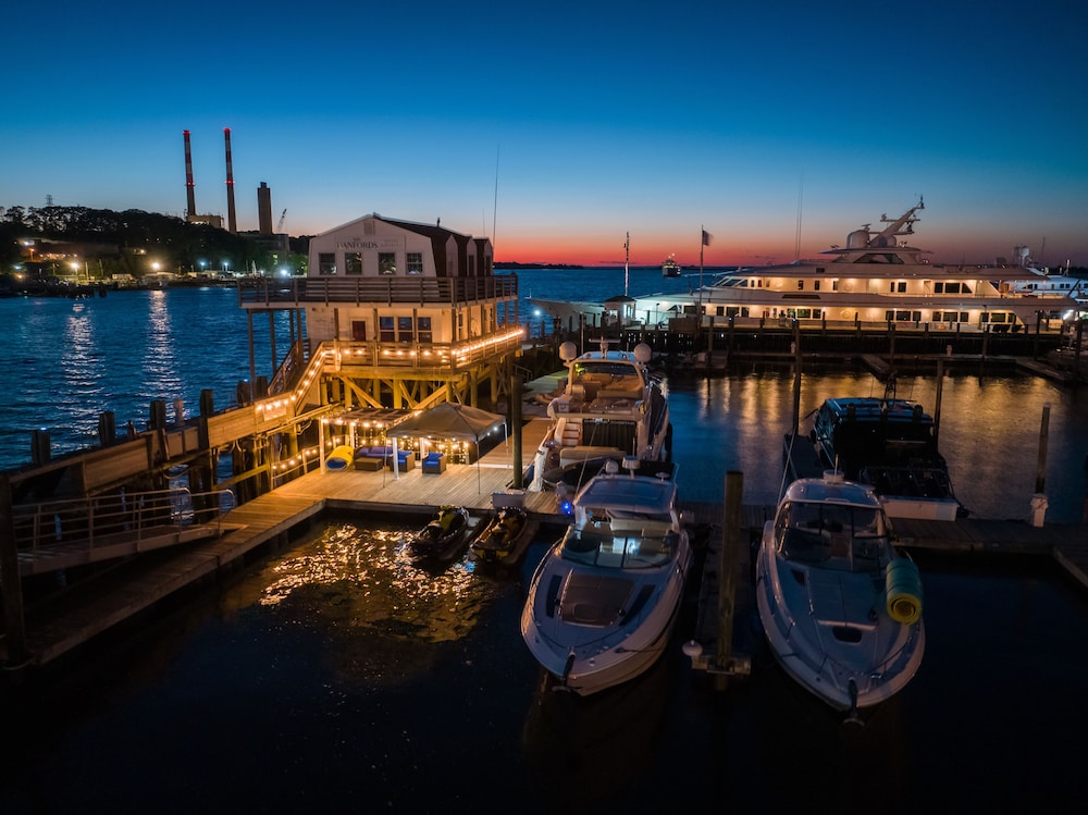 Danfords Hotel and Marina 4/69