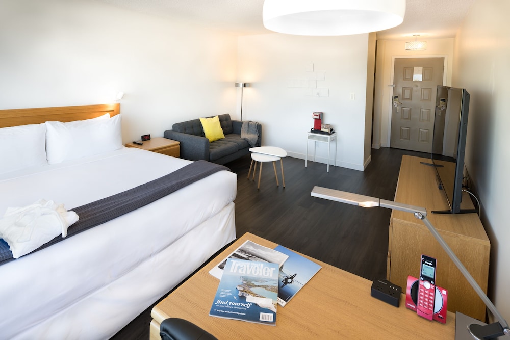 LUXURY, KING BED