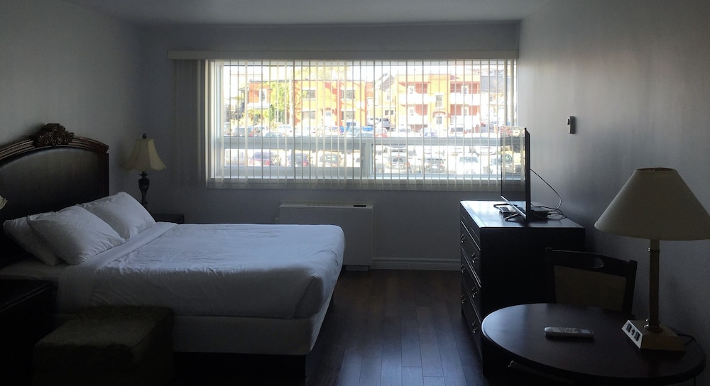 Duvernay Studios And Suites 8/41