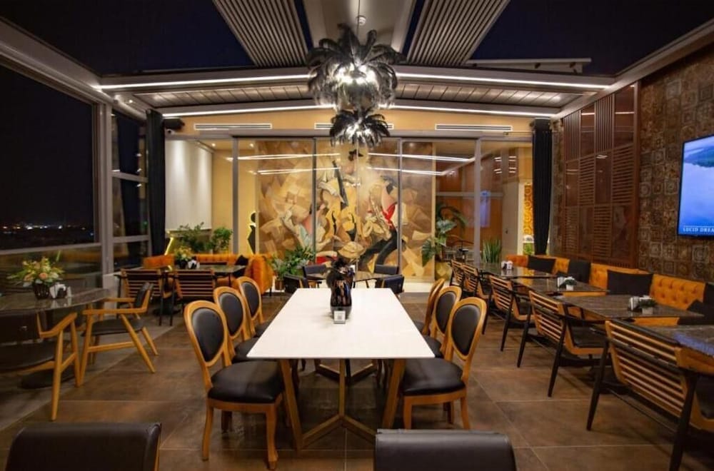 LA TERRAZZA HOTEL 48/60
