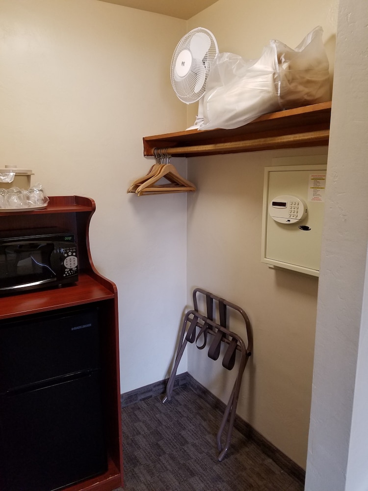 Lone Oak Lodge 17/35