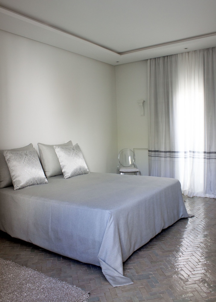 PREMIUM, FAMILY, DOUBLE OR TWIN BED