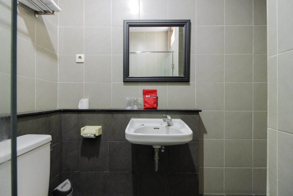 Reddoorz Plus Near Gbk Senayan 45/47
