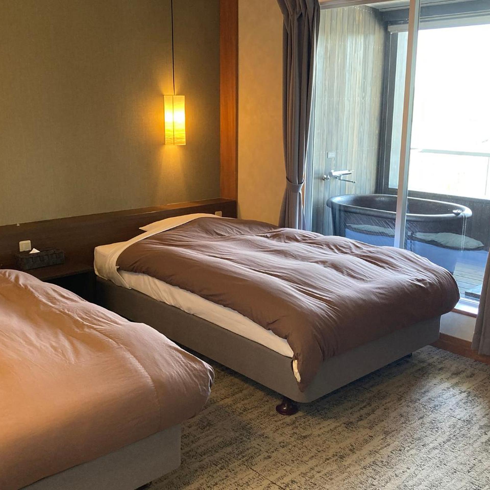 Room, Twin Beds, External Bathroom