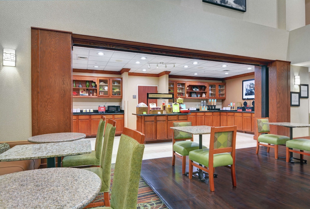 Hampton Inn Fayetteville 57/73