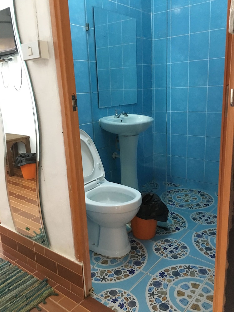 Miss Hong House 50/50
