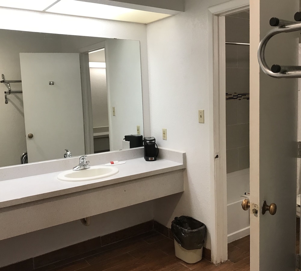 Travelodge by Wyndham Truth or Consequences 16/25
