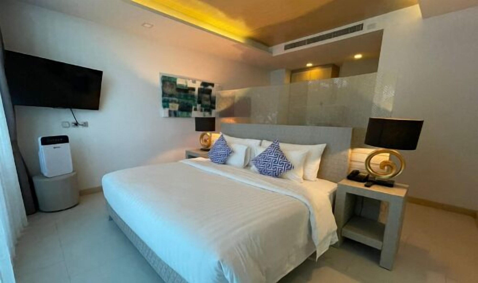 GRAND, VILLA, BEACH FRONT