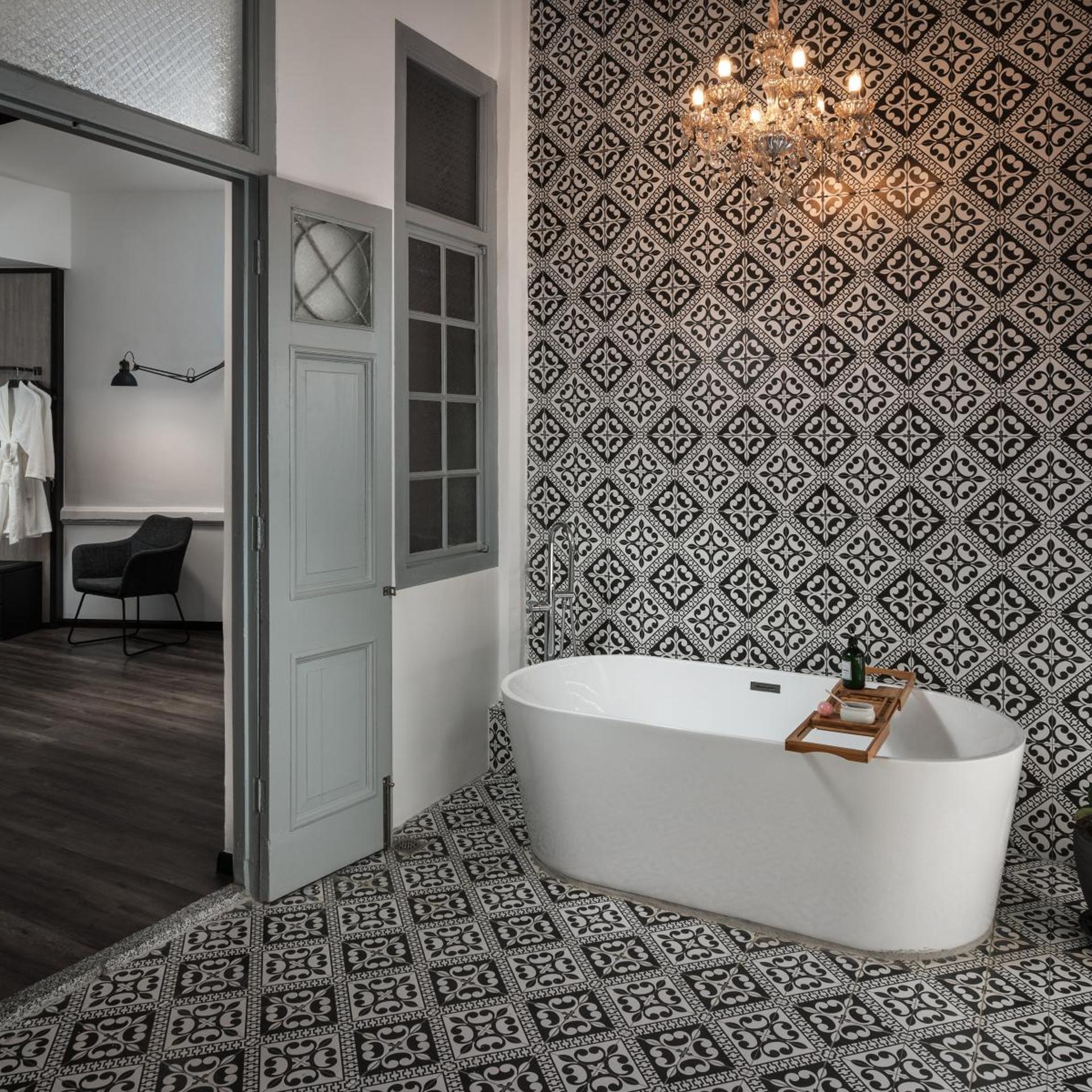 جناح بريميوم بسرير كينج بحوض استحمام، Modern Hotel Georgetown 7/8