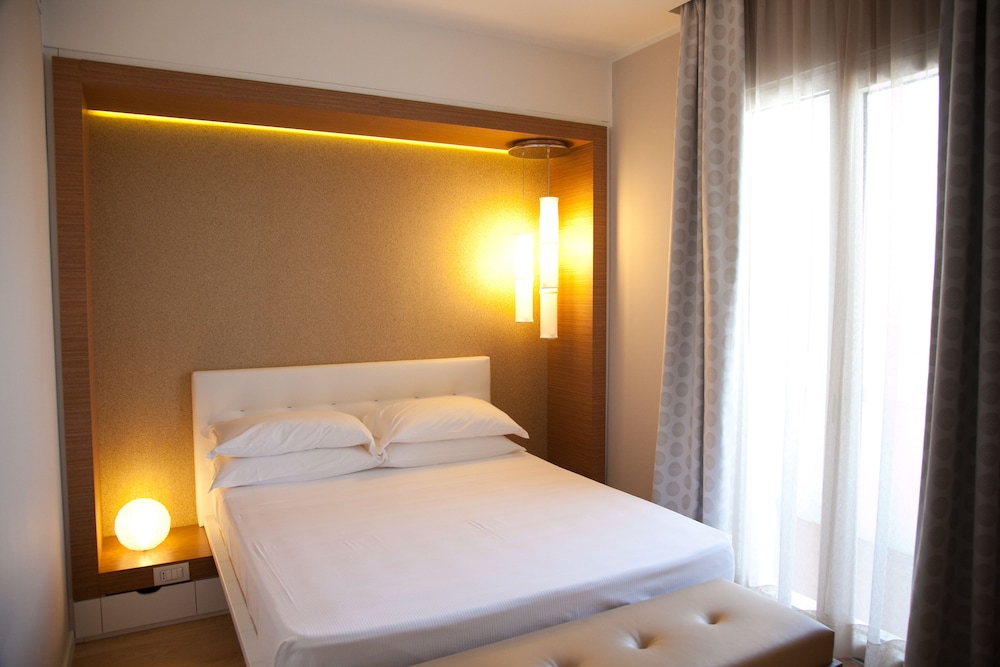 STANDARD, SINGLE, LARGE SINGLE BED, BALCONY