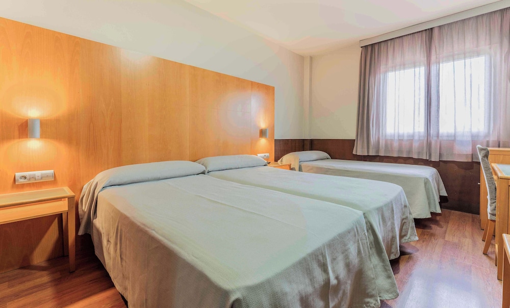 ROOM, TRIPLE