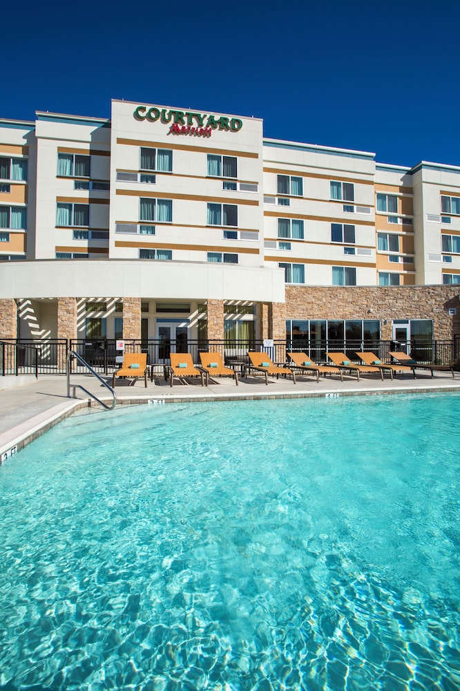 Courtyard Dallas Midlothian At Midlothian Conference Center 51/56