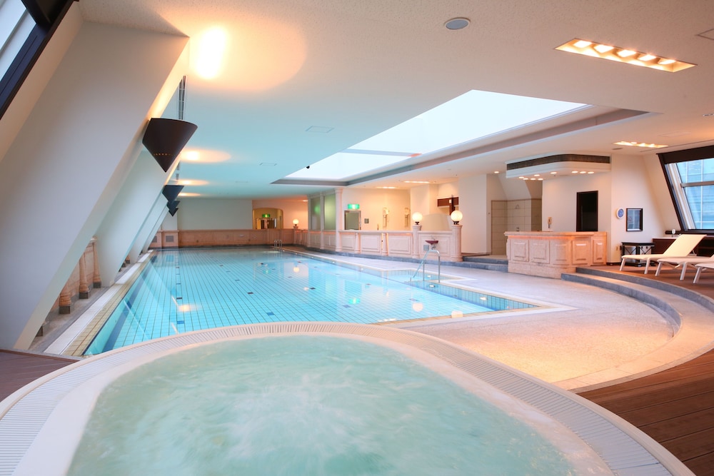 swimming pool spa