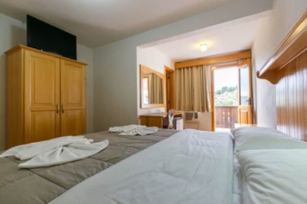 Hotel 13 Linden 5/22