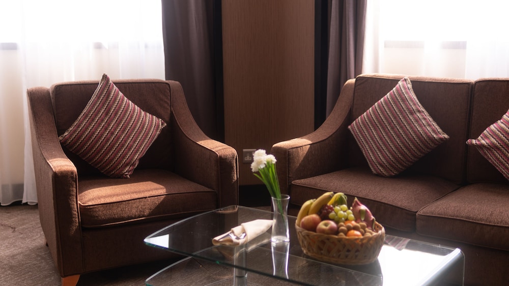 New World Suites 25/43
