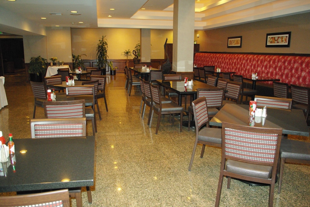 DoubleTree by Hilton Buena Park 34/57