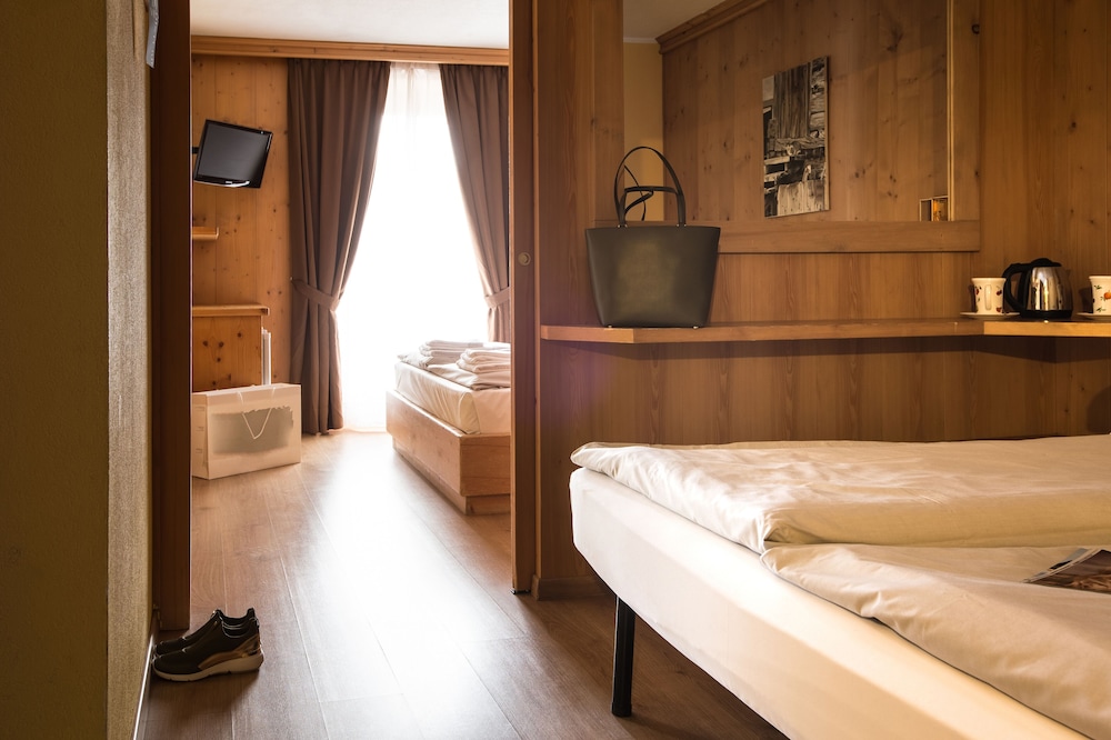 Angelica Hotel 44/64
