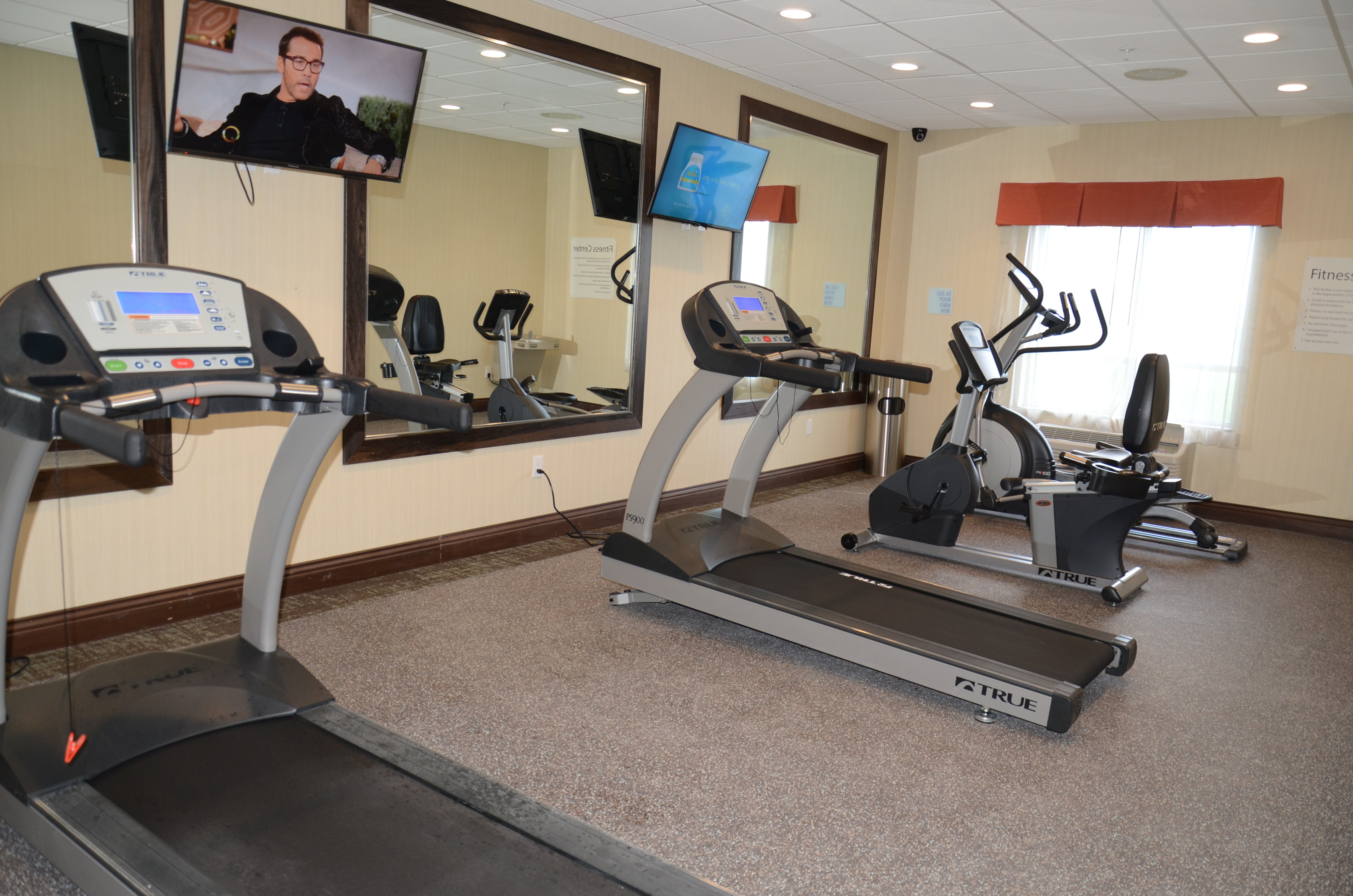 Holiday Inn Express Cheektowaga North East 35/46