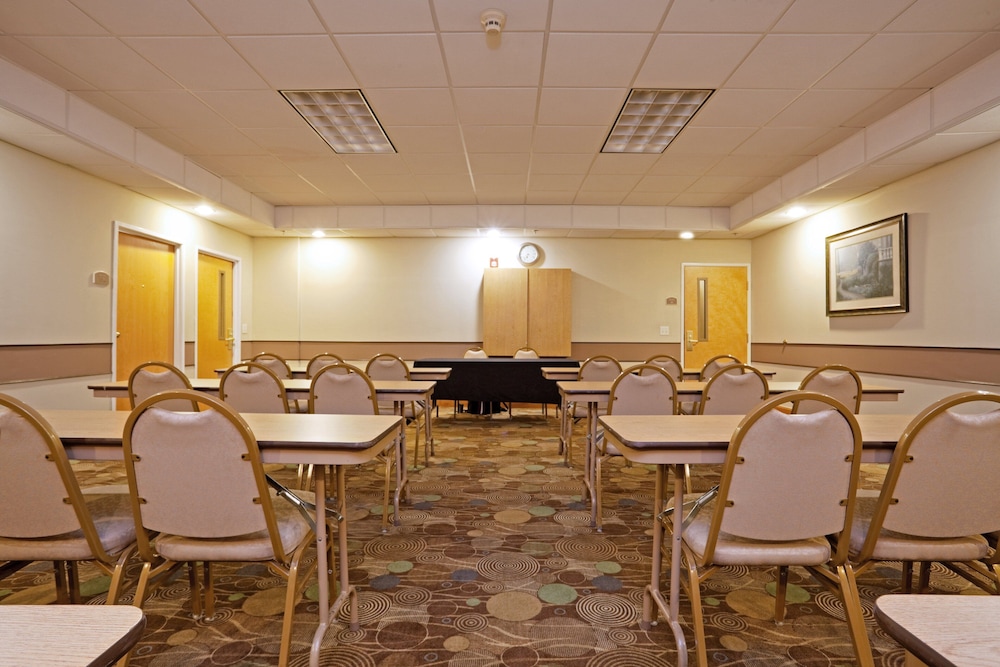 Holiday Inn Express Suites Albemarle 43/51