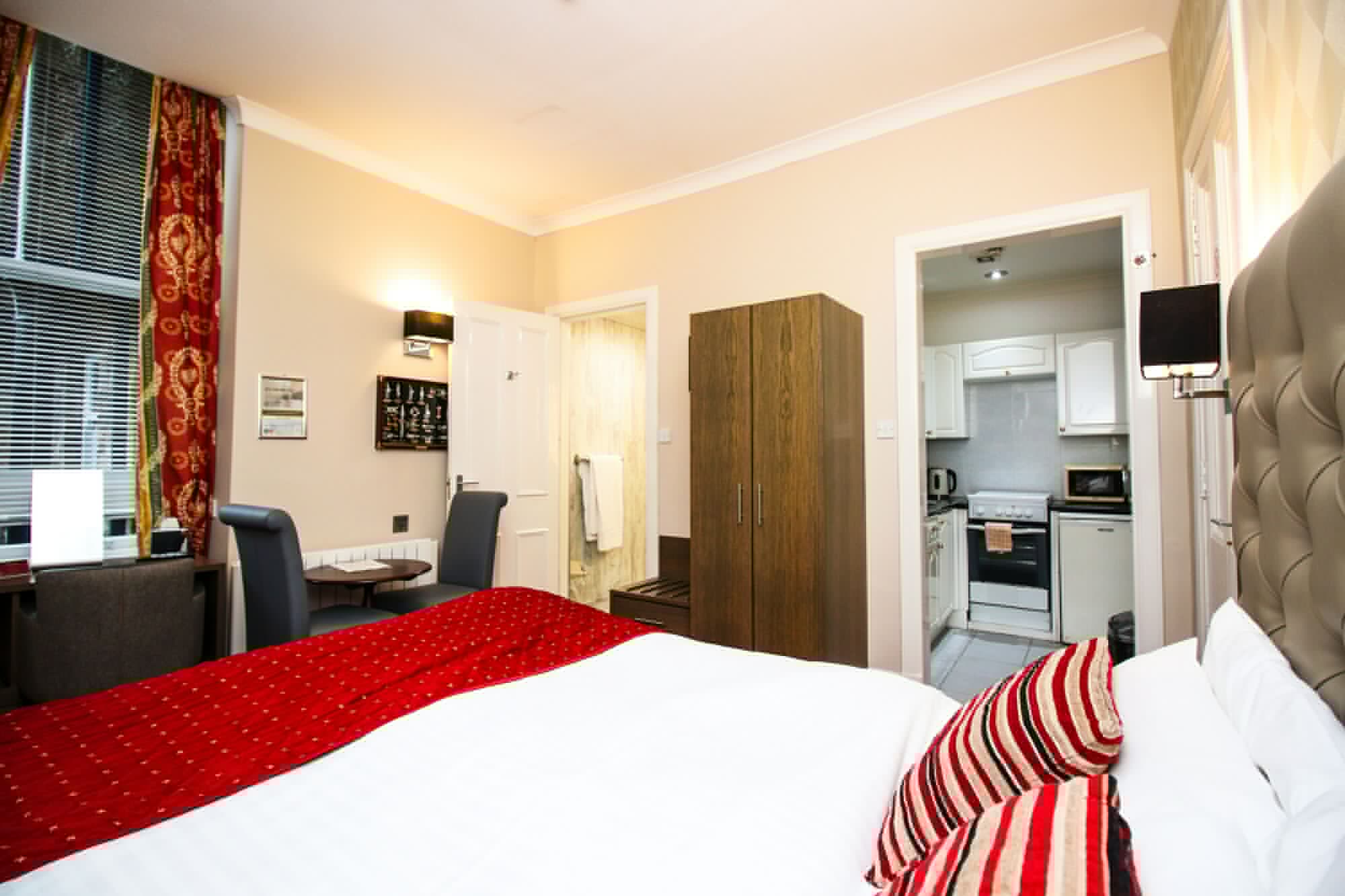 Classic, Studio, Double Bed, Embassy Apartments 2/10