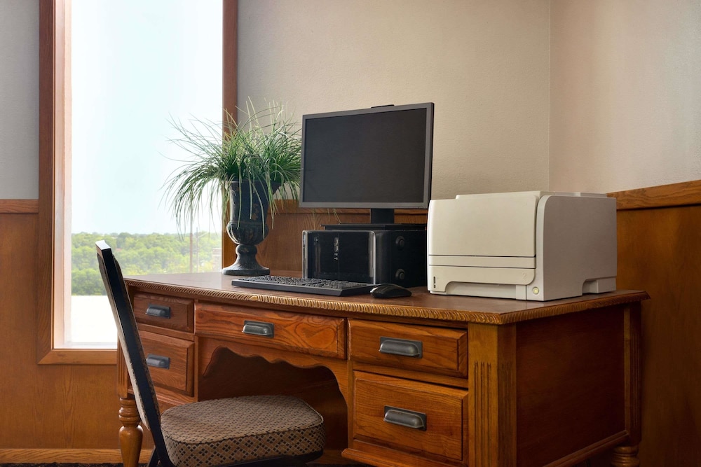 Travelodge by Wyndham Jefferson City 17/19