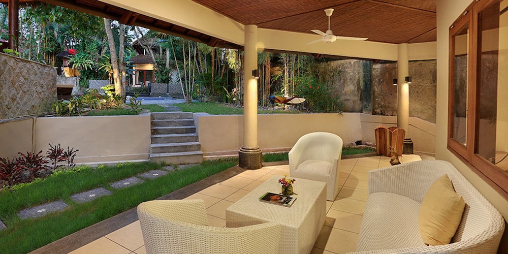 Gajah Biru Bungalows 30/50