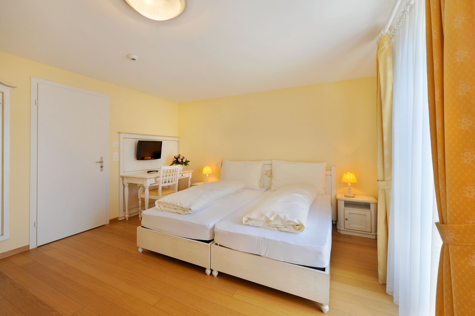 Room, Double Bed, Lake View, Balcony